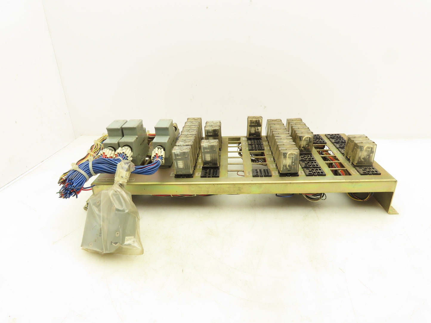 Okuma LC20-8808-2ST Machine Relay Control Panel Relays Sockets