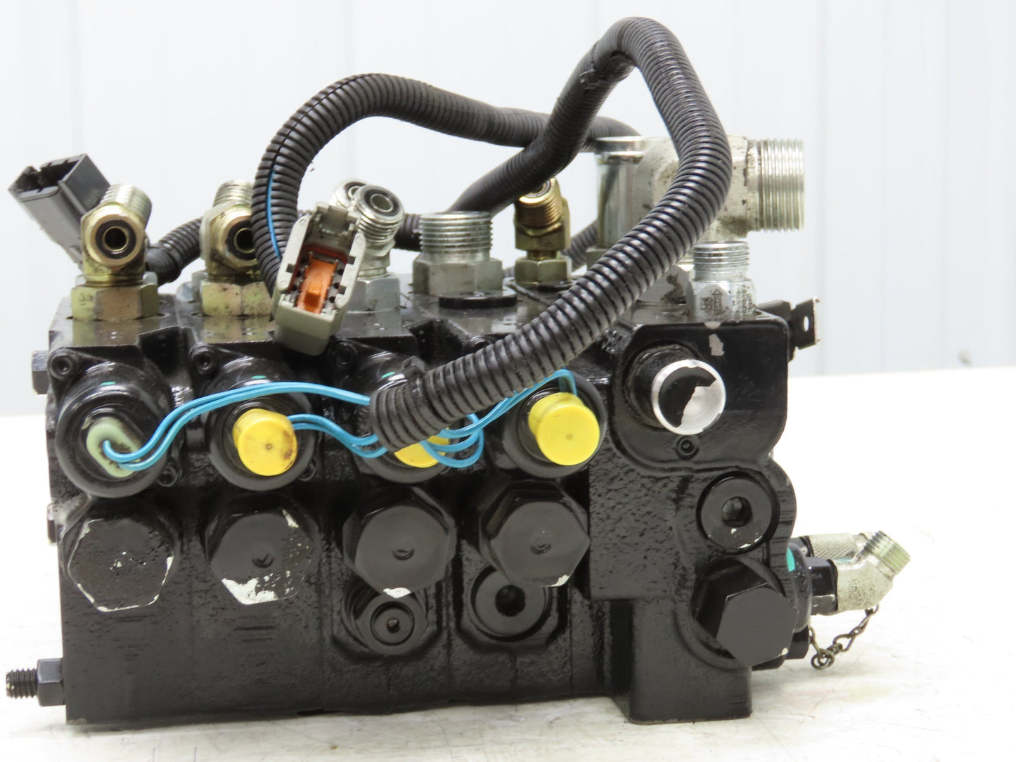 Yale VAL1410-3104-218 Forklift Hydraulic Control Valve Unit