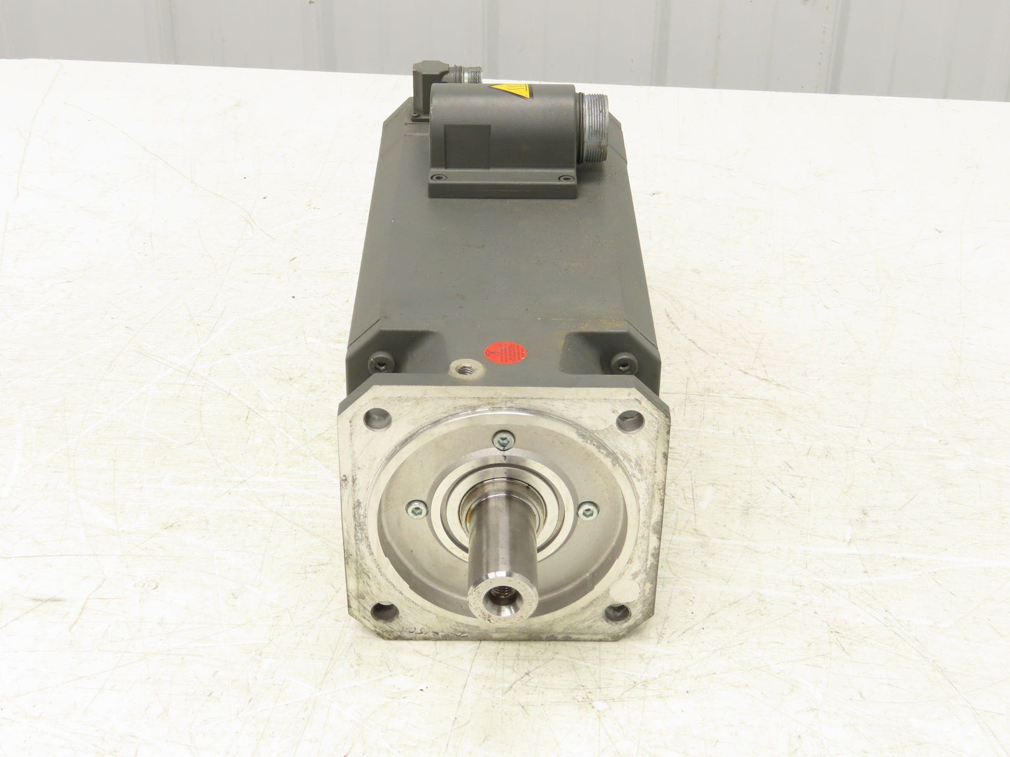 Siemens 1FT6086-8AH71-1AK3 Servo Motor 333V 7900 RPM 3PH Encoder IC2048S/R B25