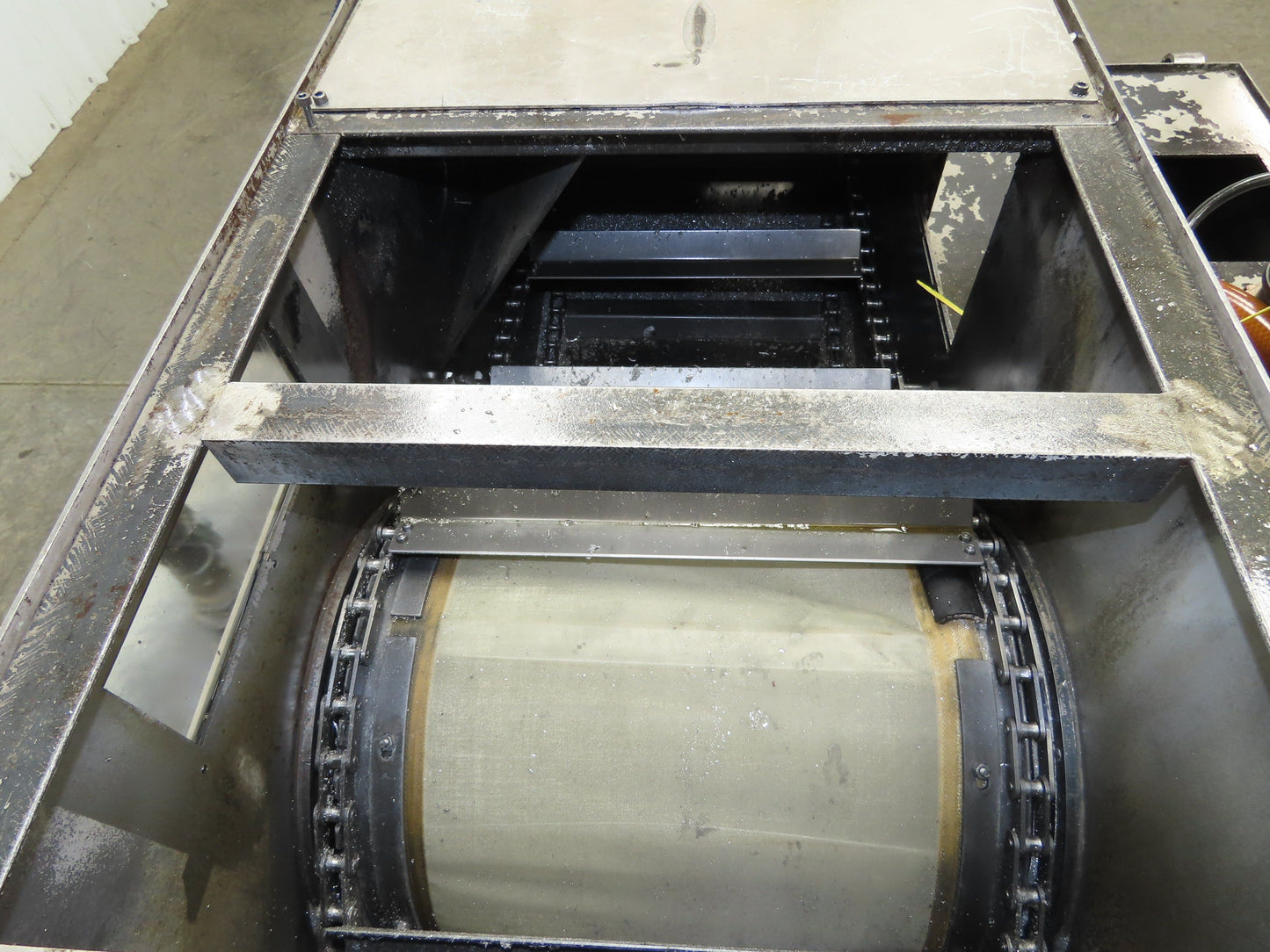 Syst Scraper Belt Chip Conveyor Coolant Recovery 3-Pump Filtration Tank