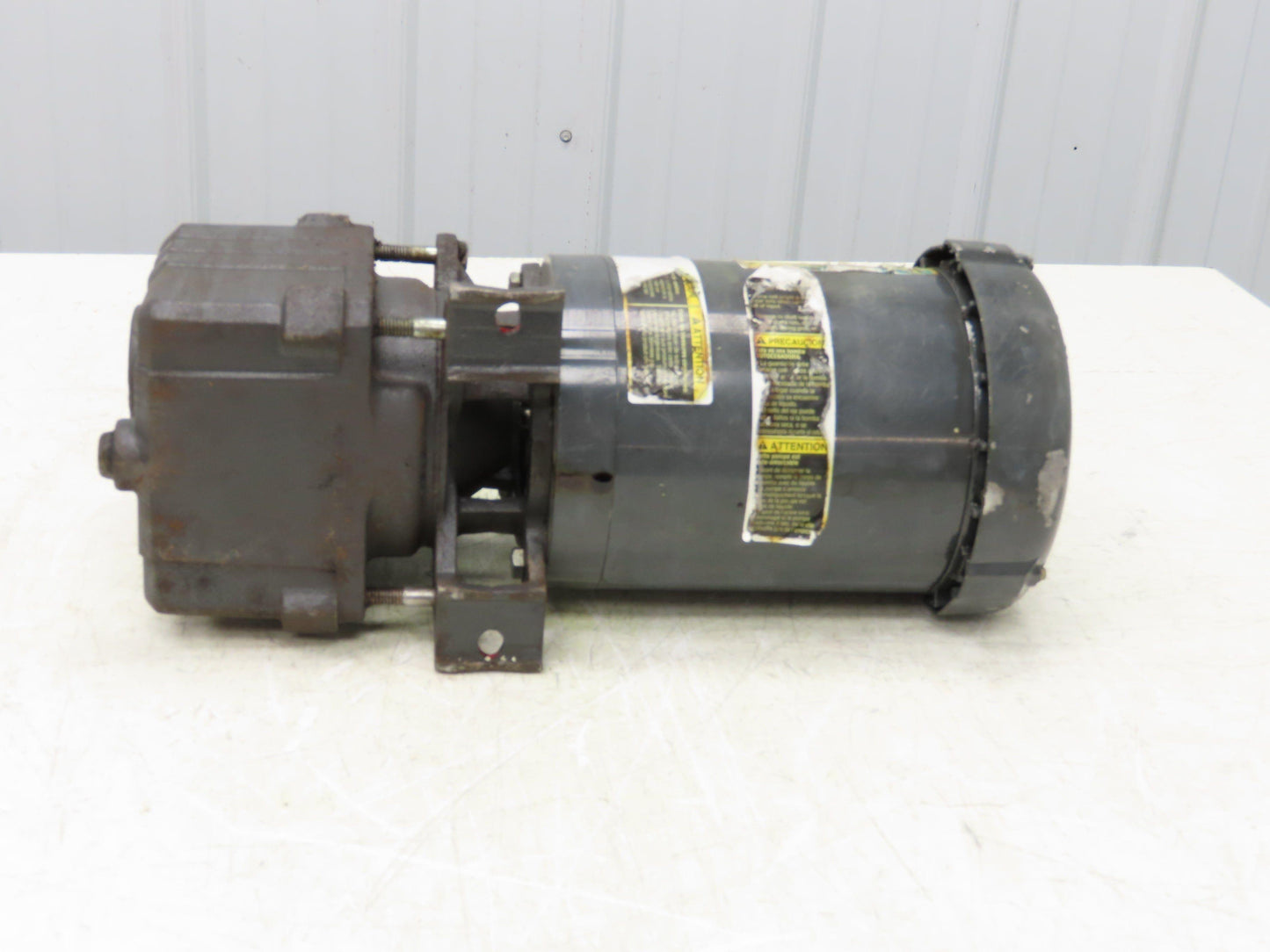 AMT 285P-95 Cast Iron Centrifugal Pump 1.25" NPT 65gpm 3/4Hp 230/460V 3PH