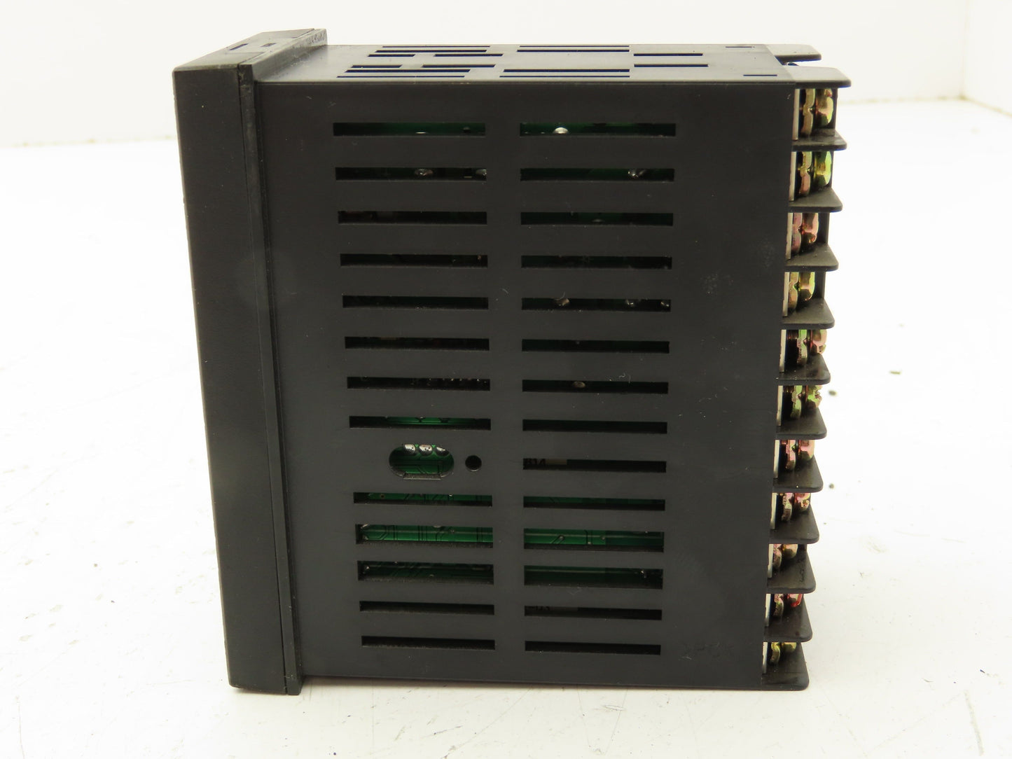 Omron E5EZ-Q3 Digital Temperature Controller 100-240V 2A