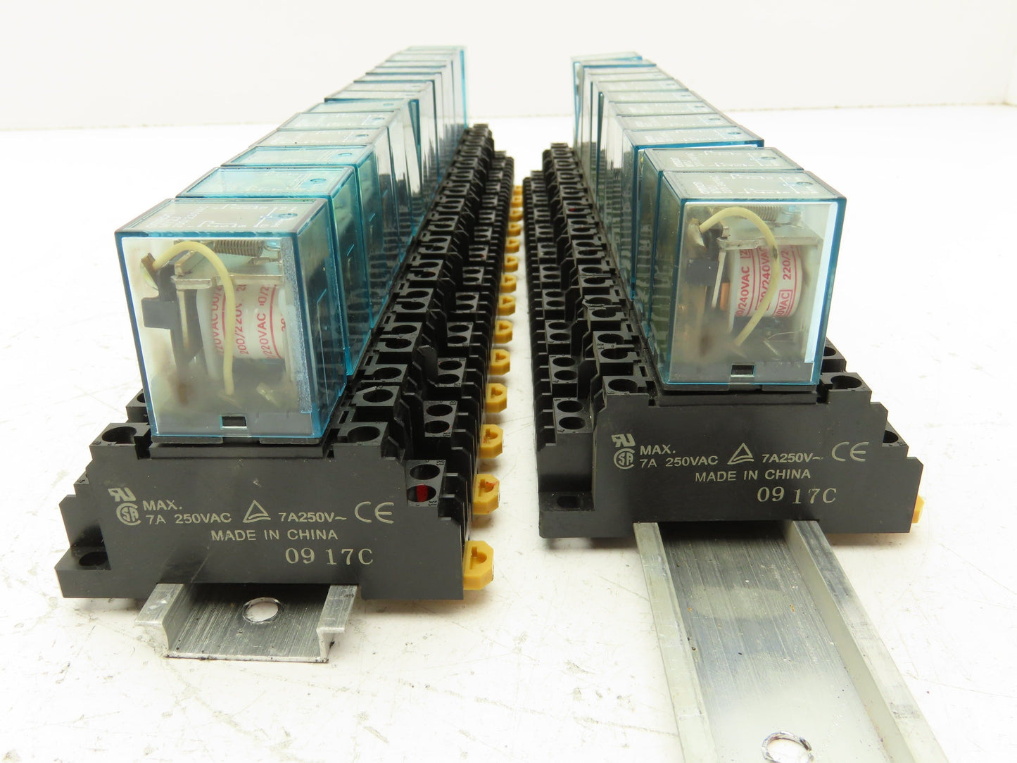 Omron MY2J General Purpose Relay w/Socket 5A 220/240VAC 28VDC 8 Pin Lot Of 25
