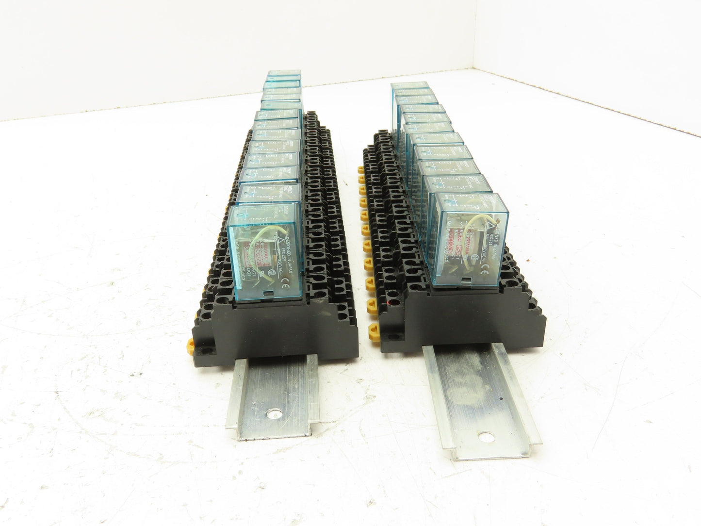 Omron MY2J General Purpose Relay w/Socket 5A 220/240VAC 28VDC 8 Pin Lot Of 25