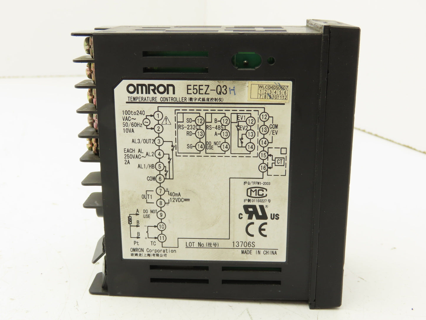Omron E5EZ-Q3H Digital Temperature Controller 100-240V 2A