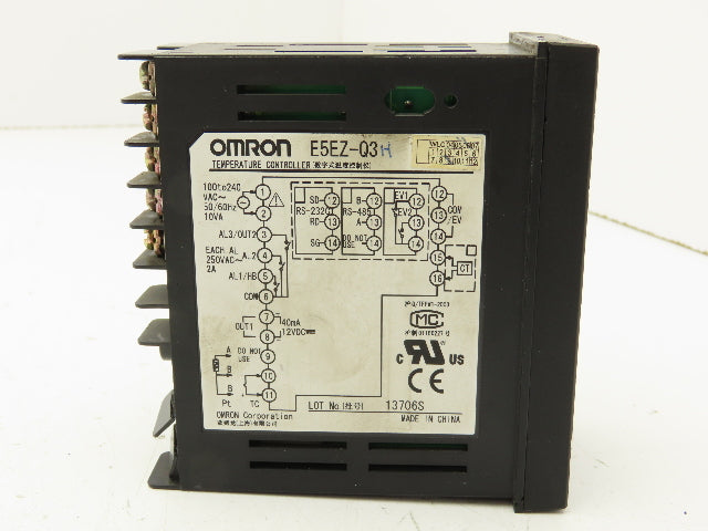 Omron E5EZ-Q3H Digital Temperature Controller 100-240V 2A