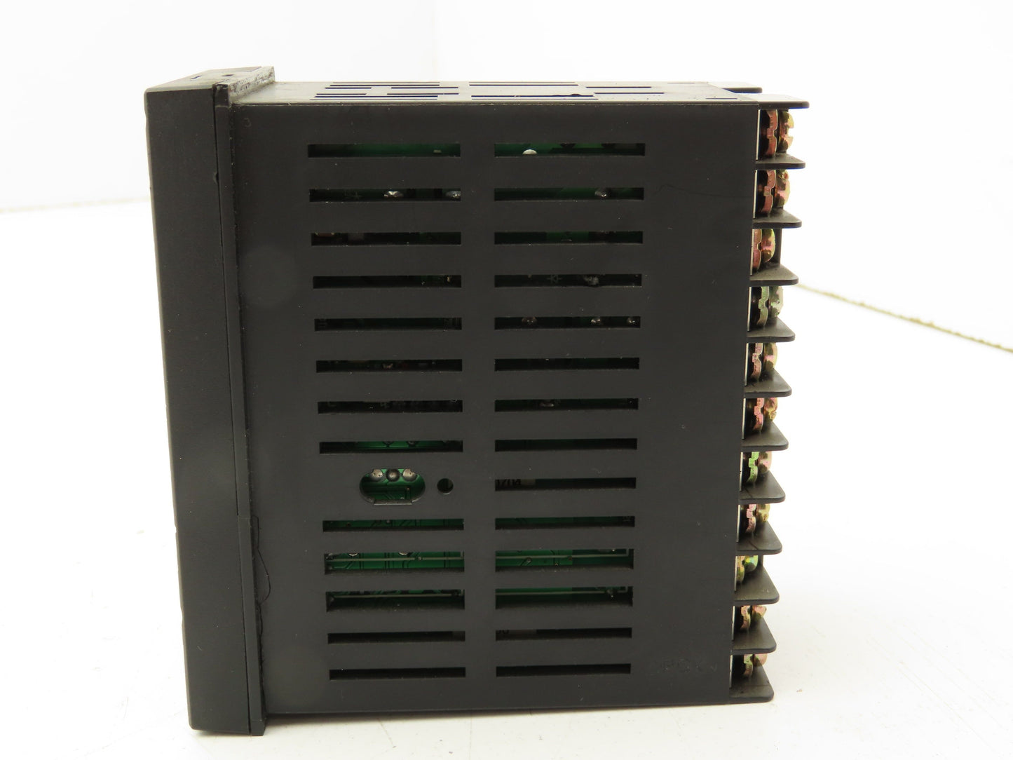 Omron E5EZ-Q3H Digital Temperature Controller 100-240V 2A