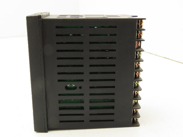 Omron E5EZ-Q3H Digital Temperature Controller 100-240V 2A