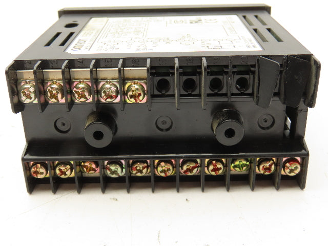 Omron E5EZ-Q3H Digital Temperature Controller 100-240V 2A
