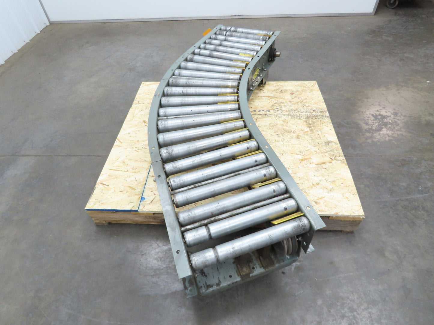 Hytrol 18" x 68" V-Belt Live Roller 45° Curve Conveyor 15" BF 18" Section