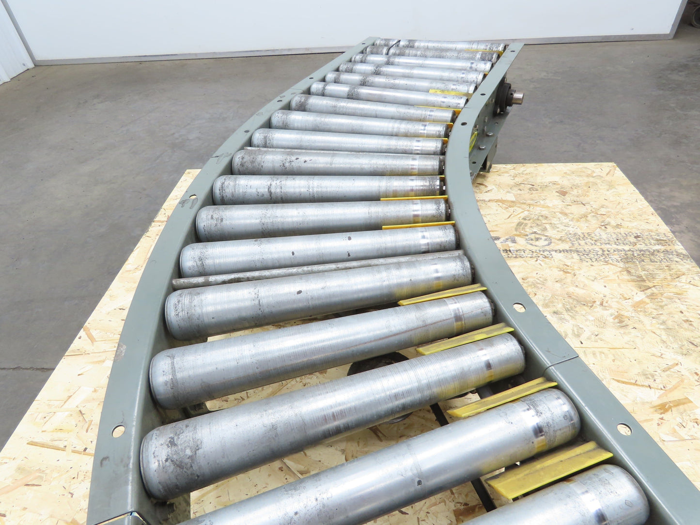 Hytrol 18" x 68" V-Belt Live Roller 45° Curve Conveyor 15" BF 18" Section