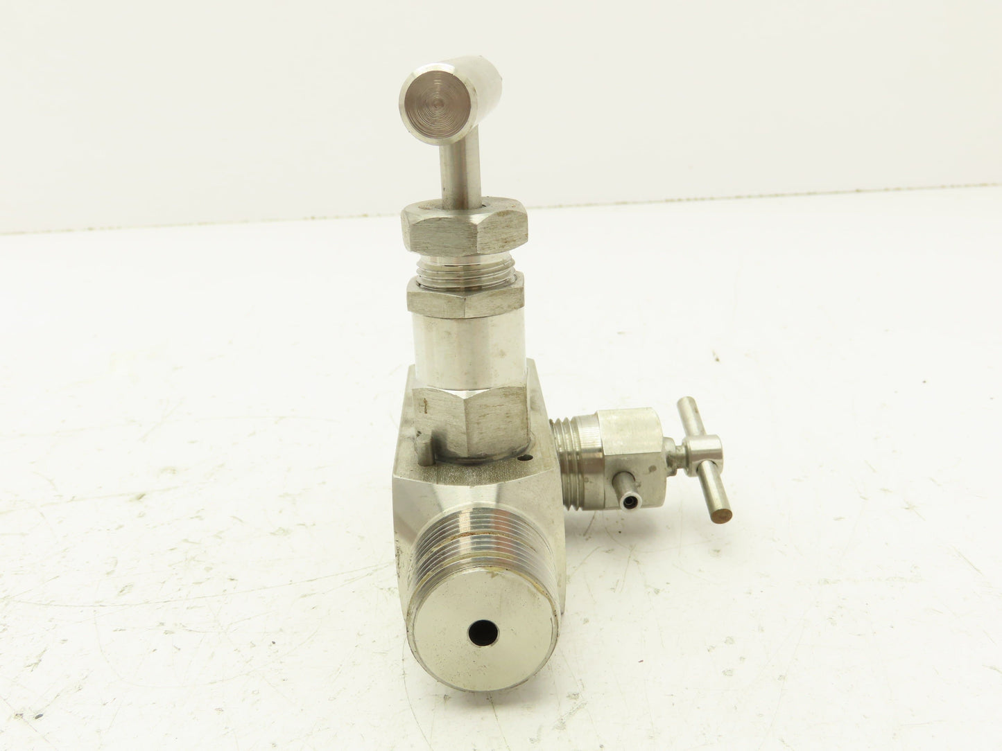 Hex Valve HB501U4131412 Block Bleed Needle Valve 6980PSIG Stainless Steel