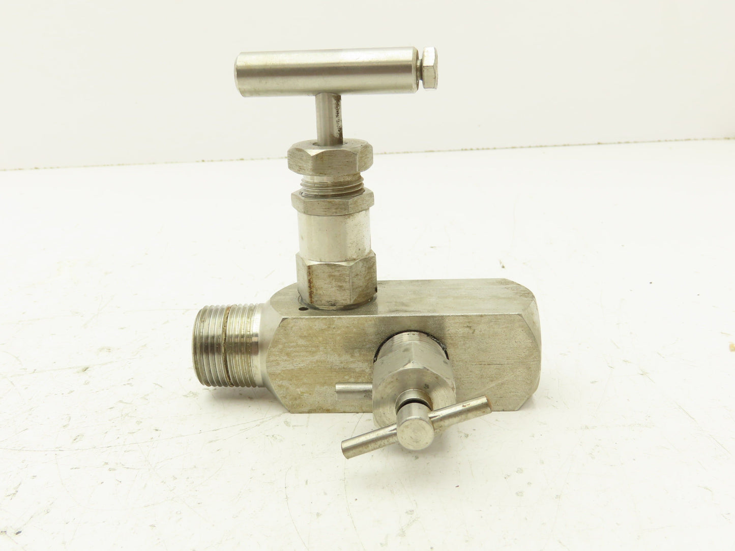 Hex Valve HB501U4131412 Block Bleed Needle Valve 6980PSIG Stainless Steel