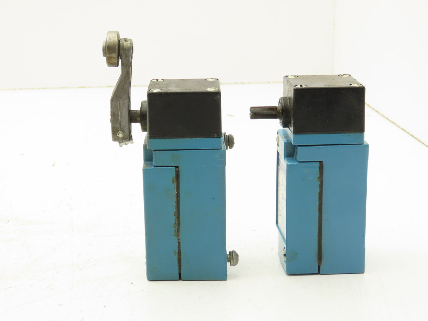 Micro Switch LSA1A MDL B Heavy Duty Limit Switch 600V 10A Lot of 2