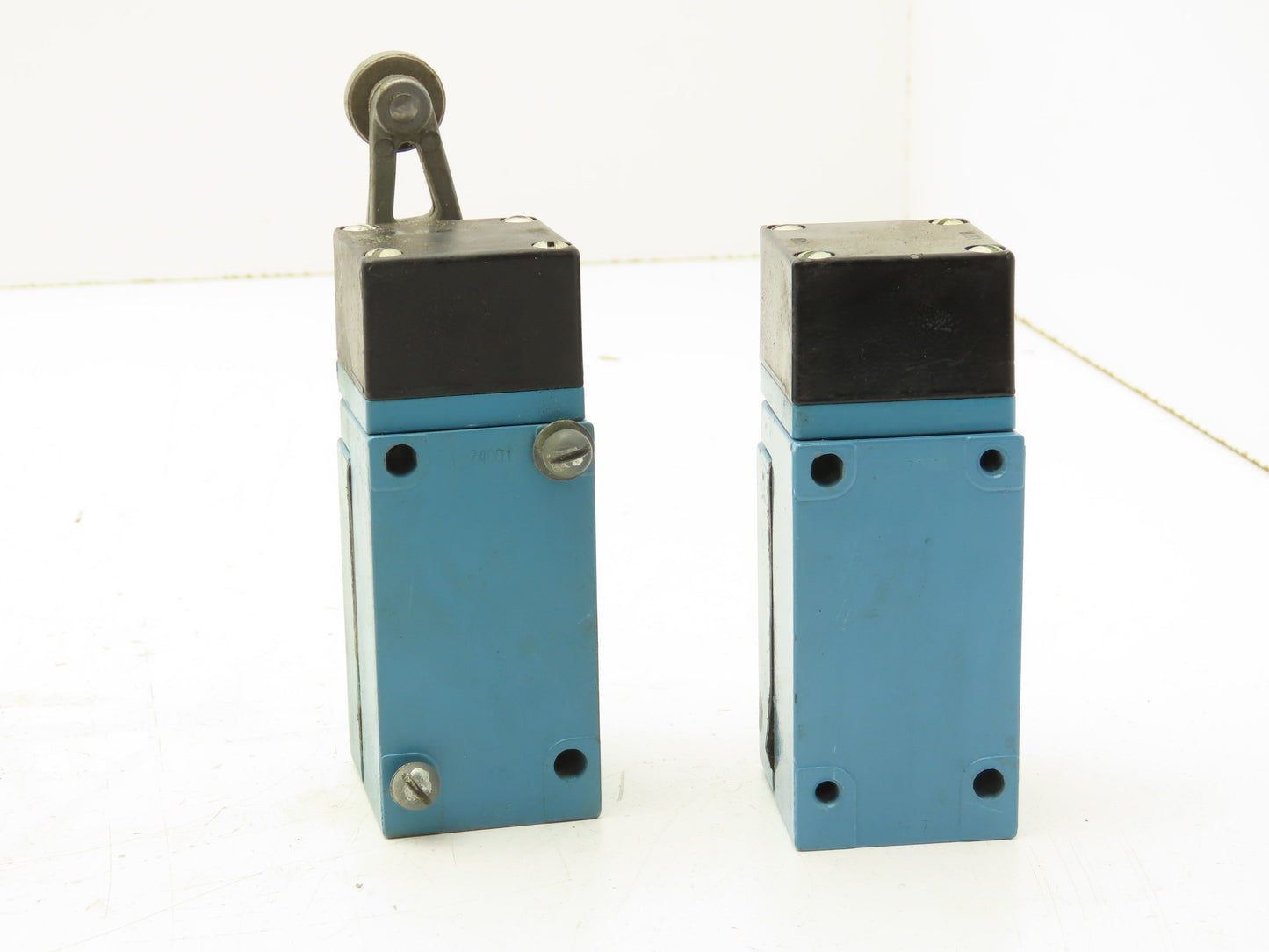 Micro Switch LSA1A MDL B Heavy Duty Limit Switch 600V 10A Lot of 2