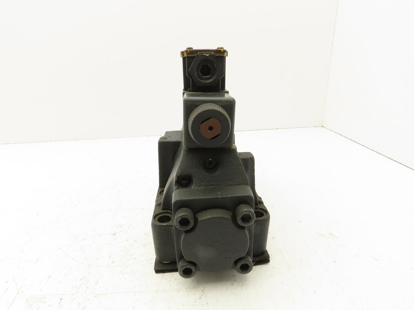 Vickers DC4V-3S-6C-M-FW-B5-60 Directional Pilot Valve 3000PSI 120V 1/2" Npt