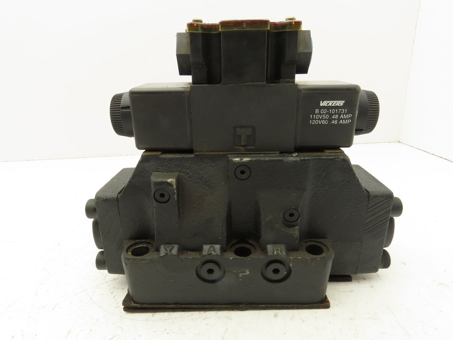 Vickers DC4V-3S-6C-M-FW-B5-60 Directional Pilot Valve 3000PSI 120V 1/2" Npt