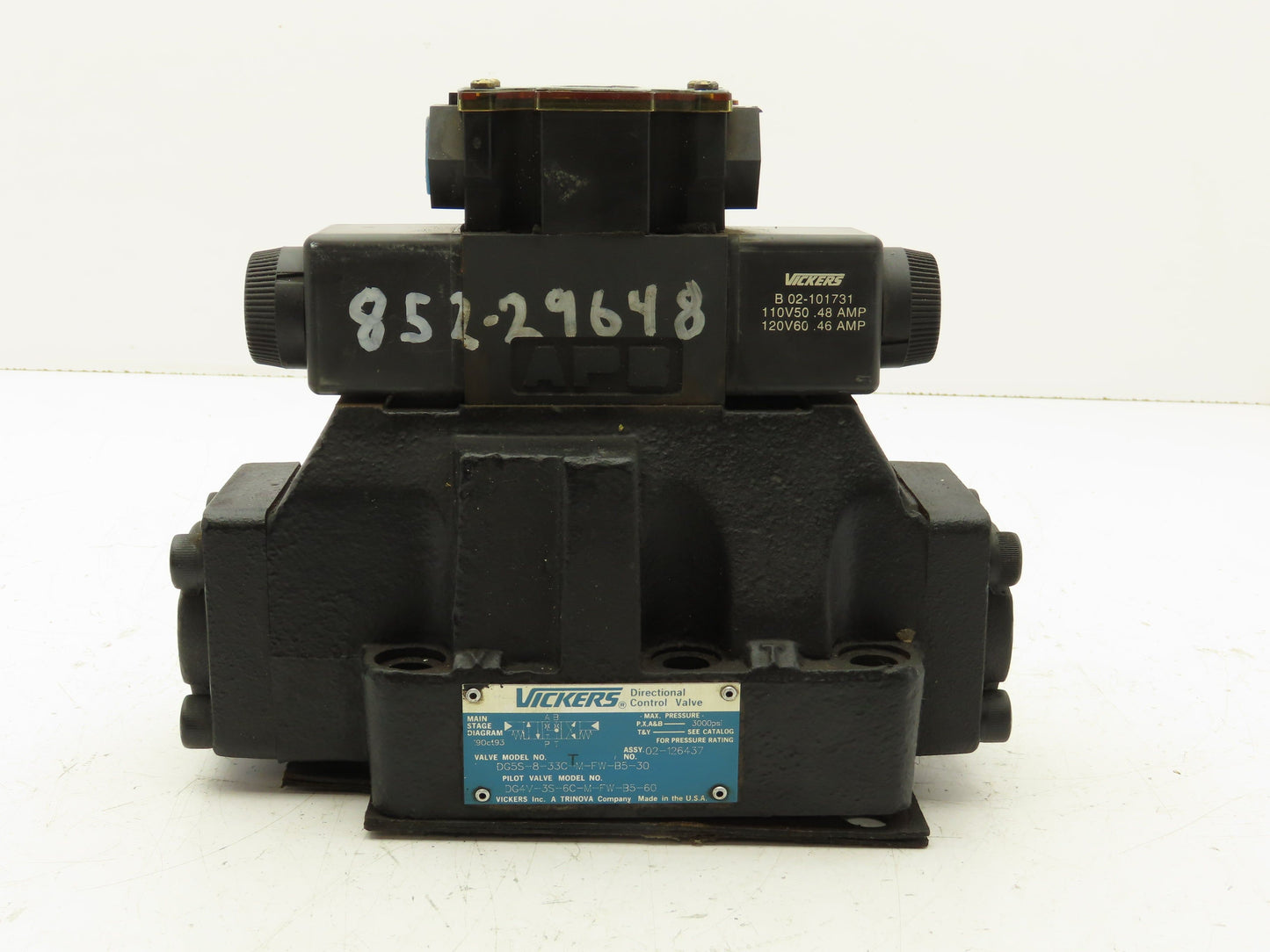 Vickers DC4V-3S-6C-M-FW-B5-60 Directional Pilot Valve 3000PSI 120V 1/2" Npt