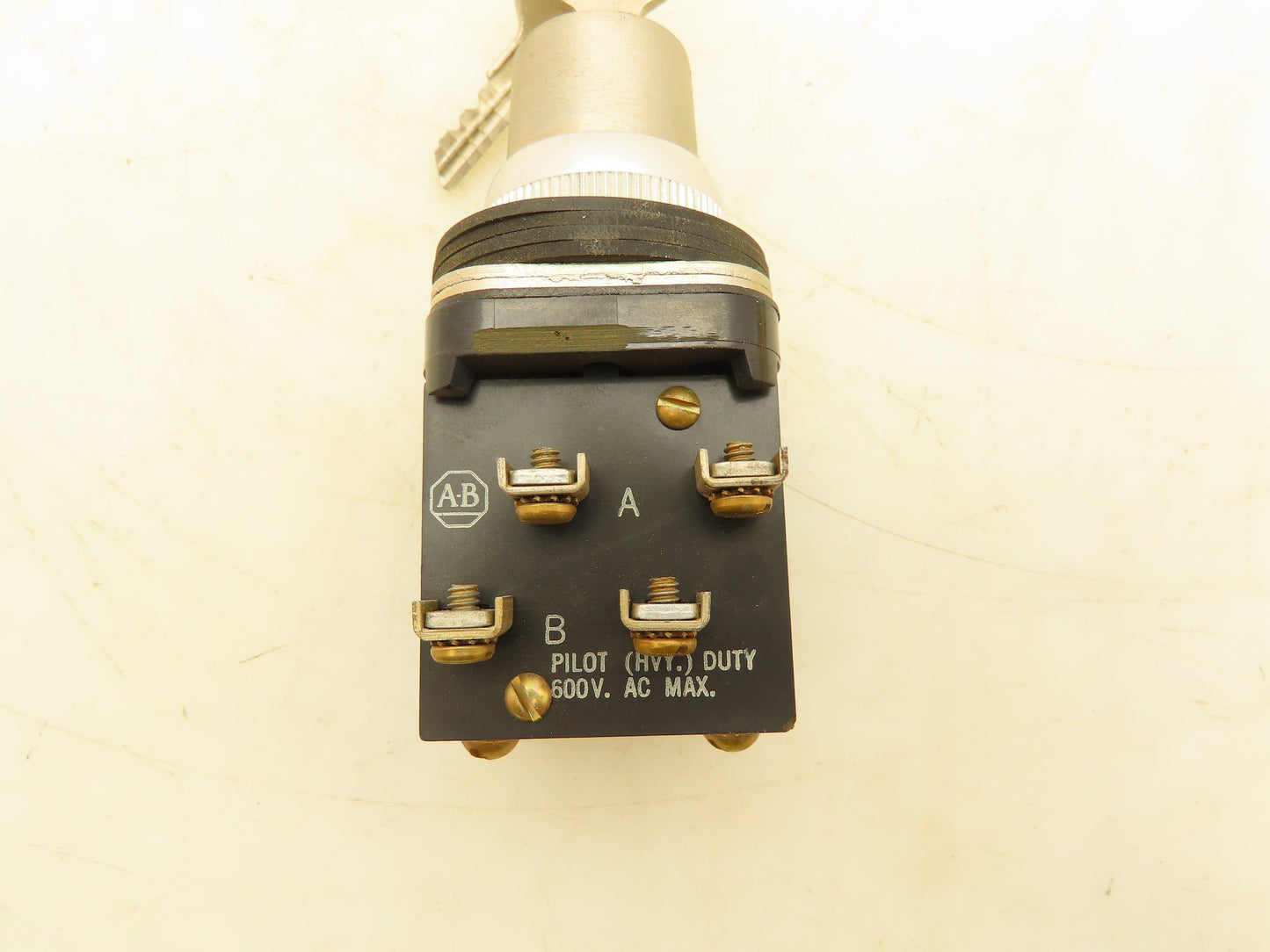 Allen Bradley 800T-J44B5 Keyed Selector Switch 3 Position Maintained 30mm