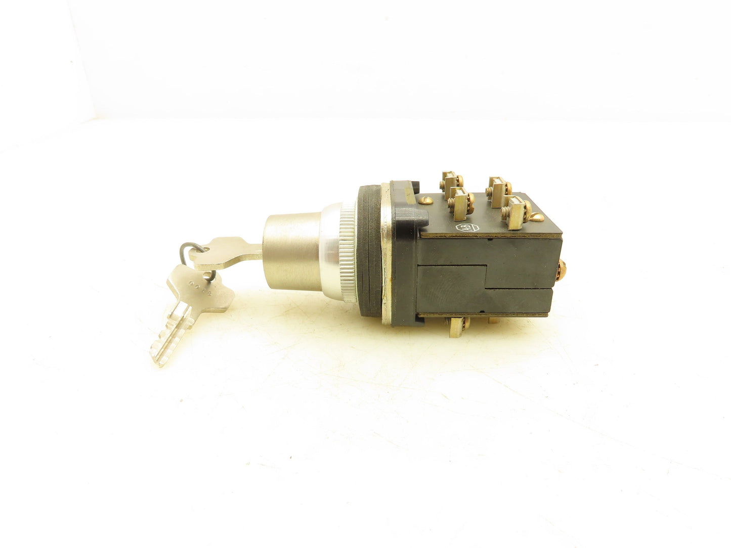 Allen Bradley 800T-J44B5 Keyed Selector Switch 3 Position Maintained 30mm