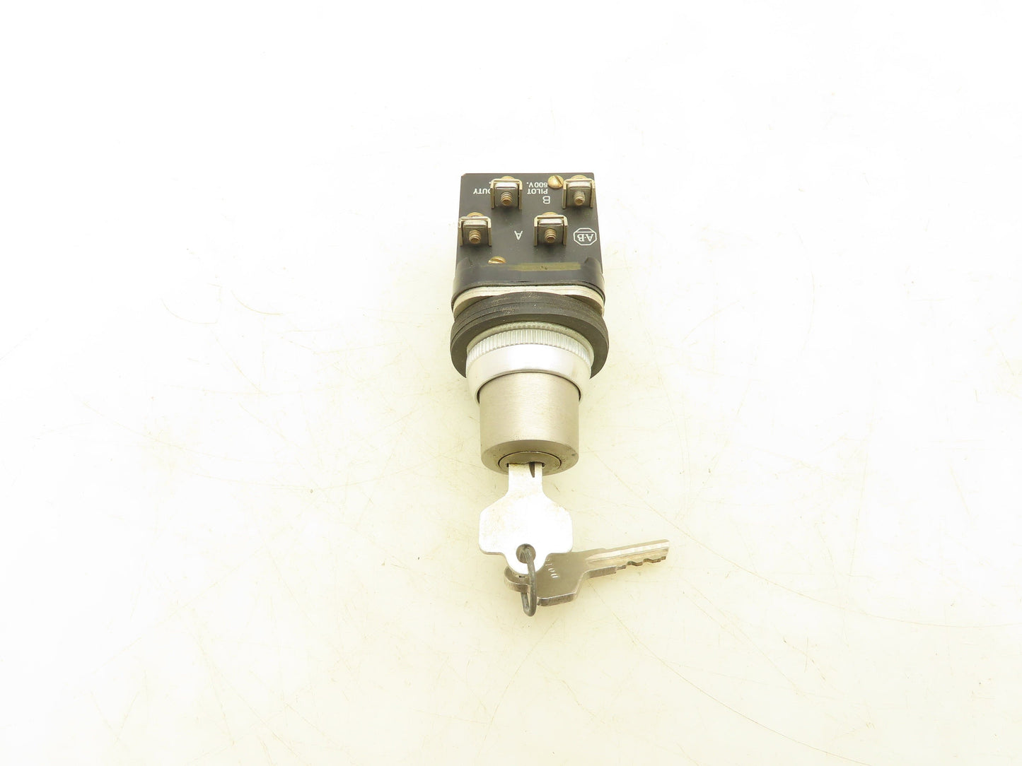 Allen Bradley 800T-J44B5 Keyed Selector Switch 3 Position Maintained 30mm