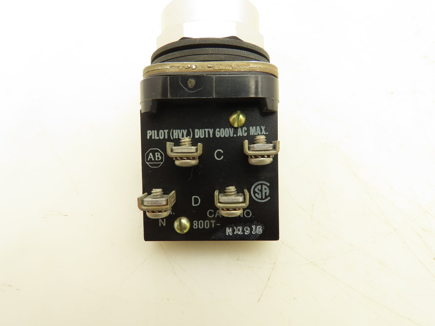 Allen Bradley 800T-NX191B Cylinder Lock Push Button 30 mm Ser A 1 NO 1 NC Keyed