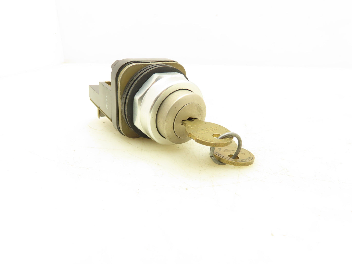 Allen Bradley 800T-NX191B Cylinder Lock Push Button 30 mm Ser A 1 NO 1 NC Keyed