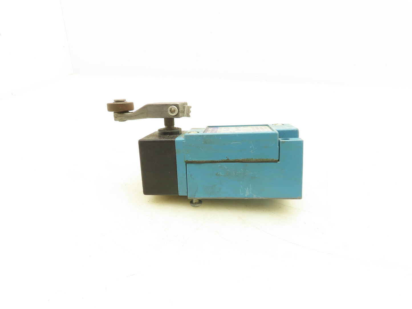 Honeywell LSA1A MDL B Micro Switch Heavy Duty Limit Switch 10A 600VAC Roller Arm