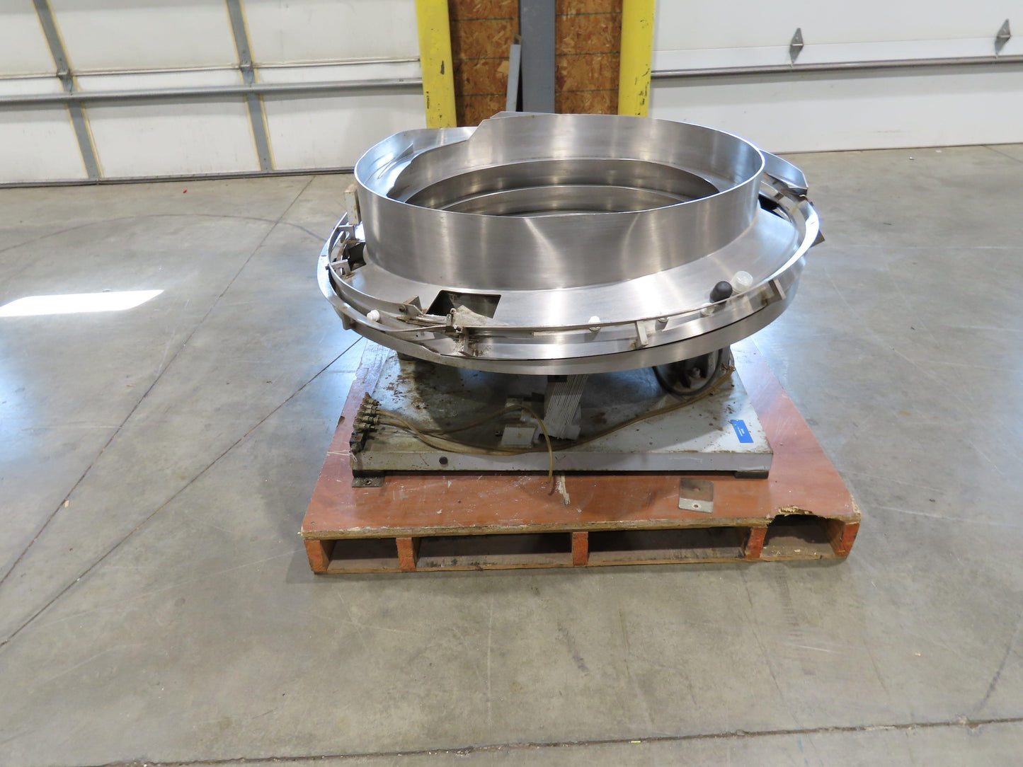 Vibratory Parts Feeder 46" Stainless Bowl 120V