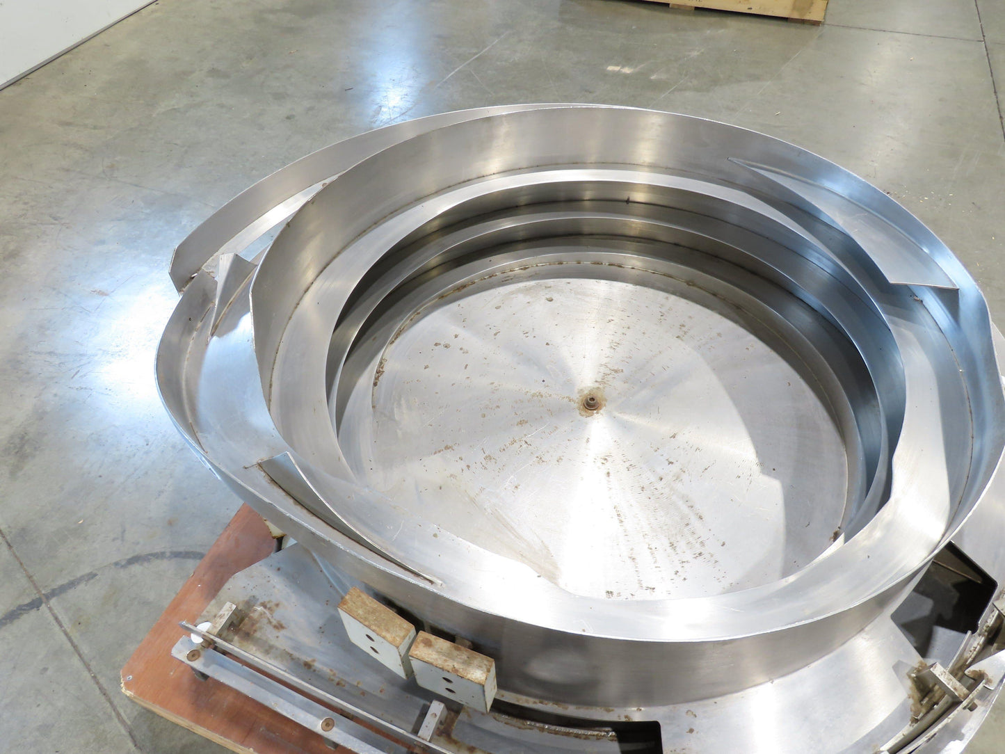 Vibratory Parts Feeder 46" Stainless Bowl 120V