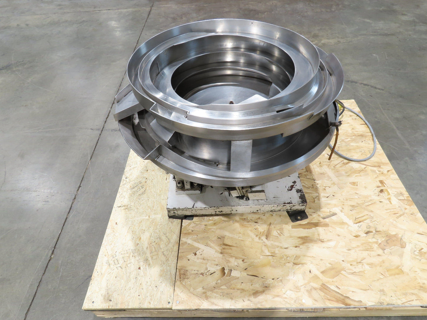 Vibratory Parts Feeder 34" Stainless Bowl 115V