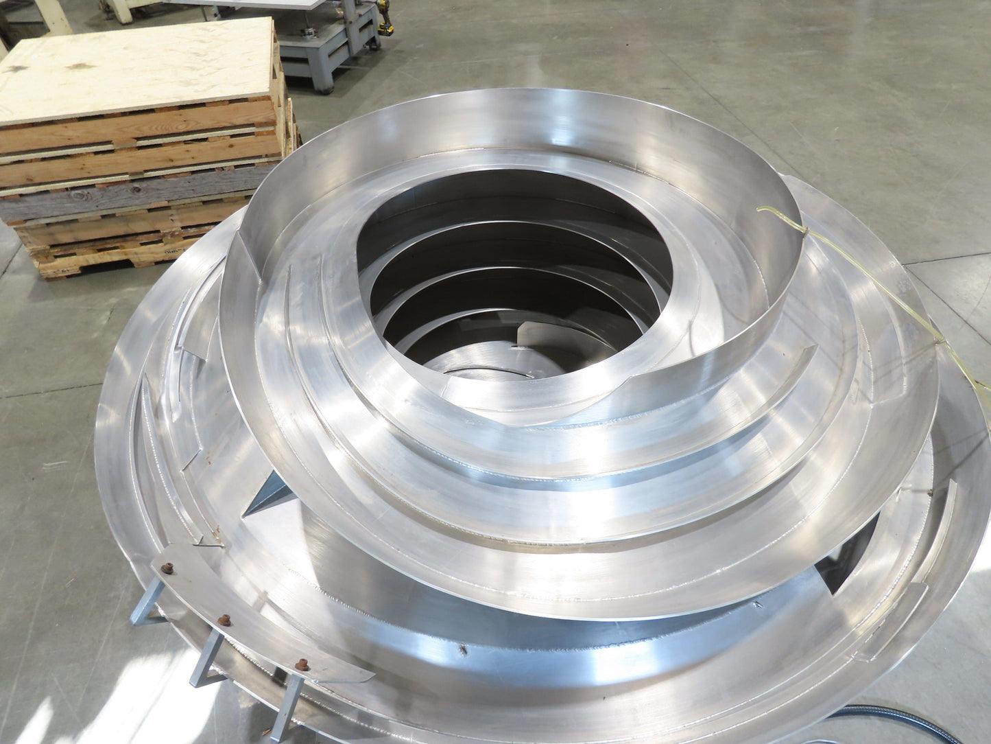 United Toolers Vibratory Parts Feeder 66" Stainless Bowl 115V