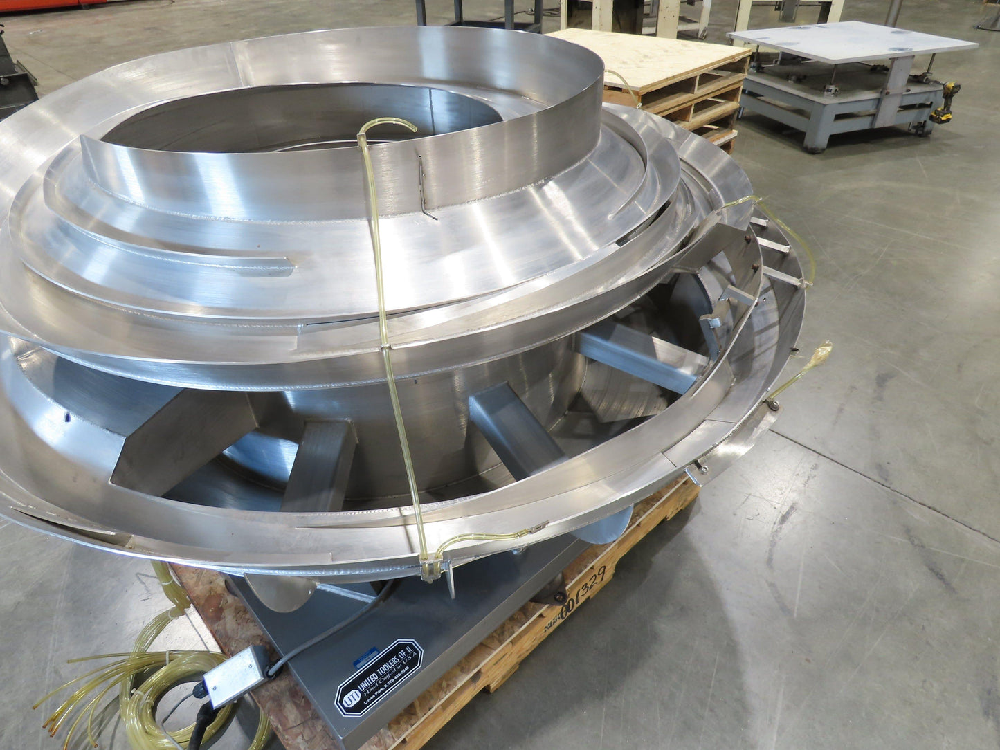 United Toolers Vibratory Parts Feeder 66" Stainless Bowl 115V