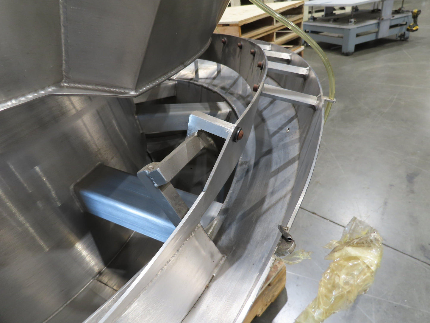 United Toolers Vibratory Parts Feeder 66" Stainless Bowl 115V