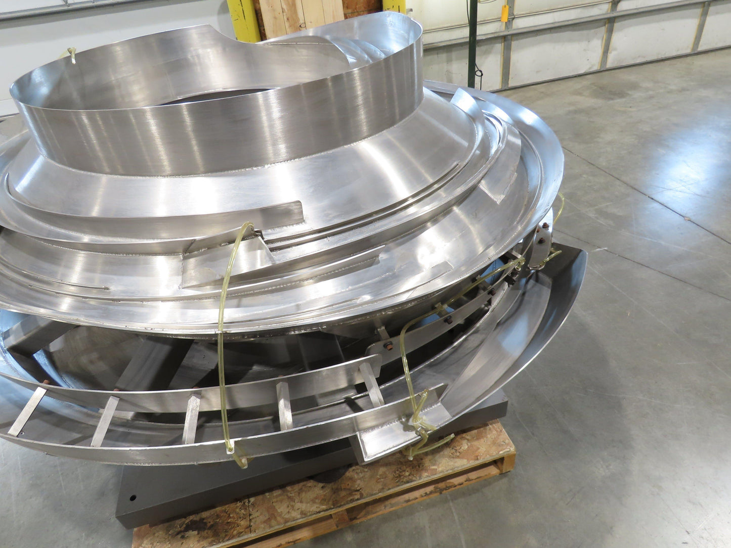 United Toolers Vibratory Parts Feeder 66" Stainless Bowl 115V