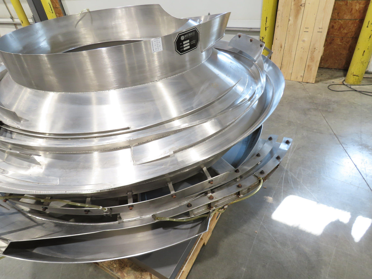 United Toolers Vibratory Parts Feeder 66" Stainless Bowl 115V