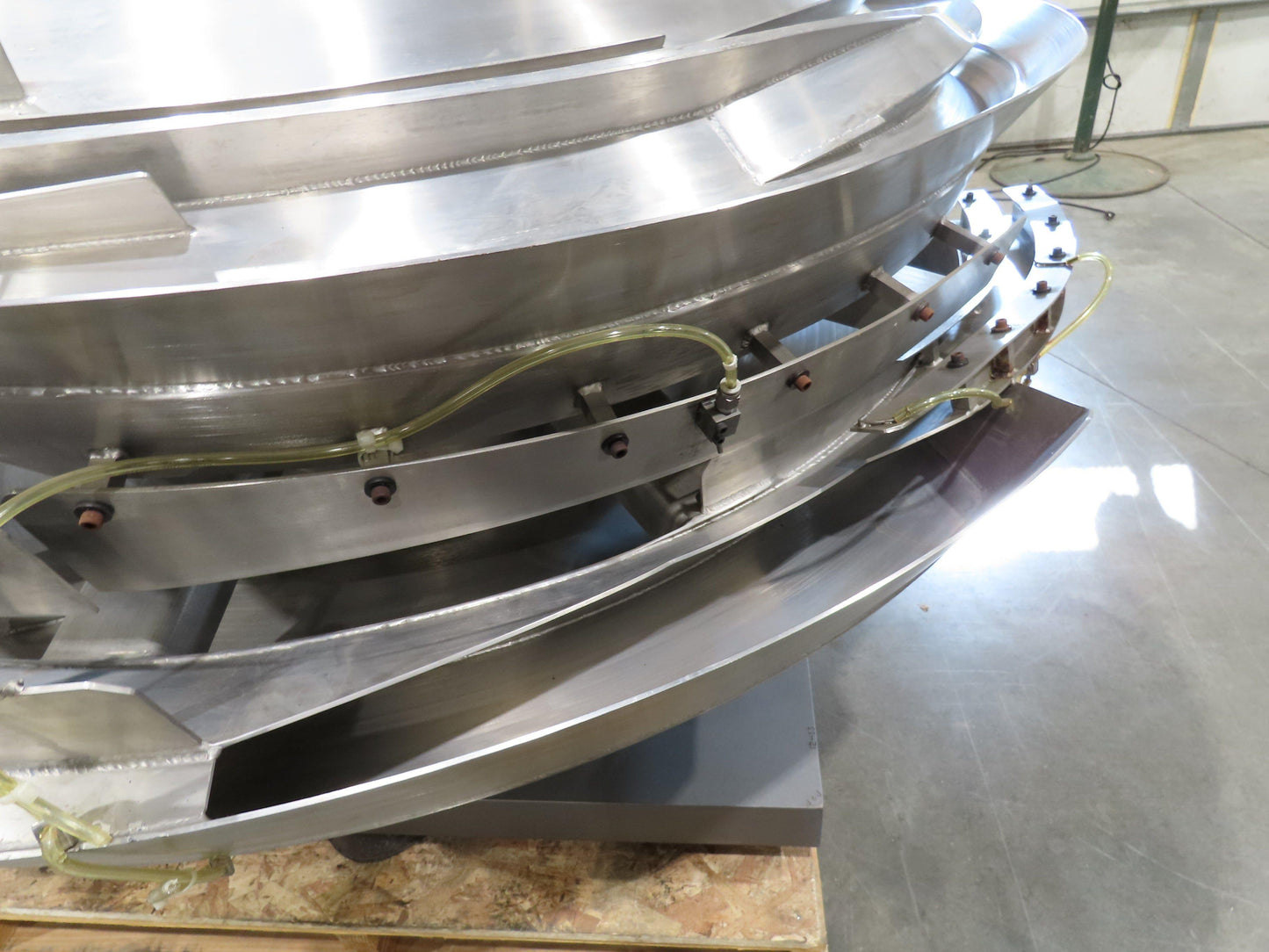 United Toolers Vibratory Parts Feeder 66" Stainless Bowl 115V