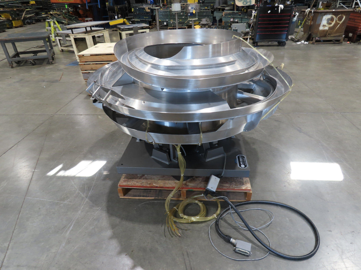 United Toolers Vibratory Parts Feeder 66" Stainless Bowl 115V