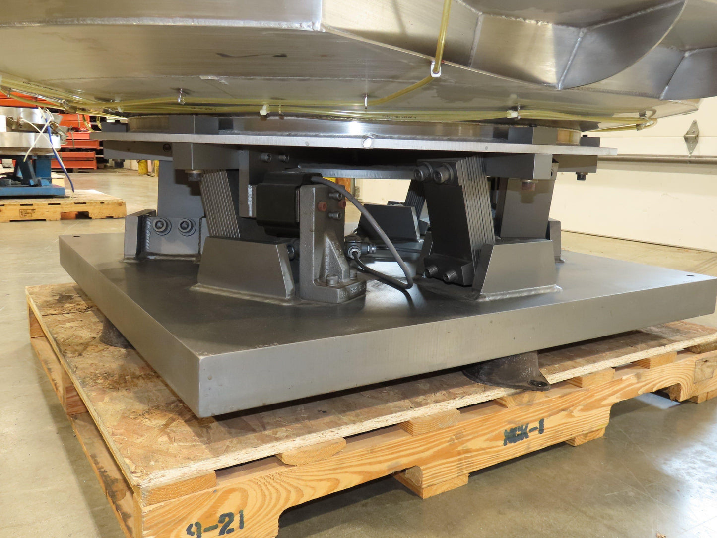 United Toolers Vibratory Parts Feeder 66" Stainless Bowl 115V