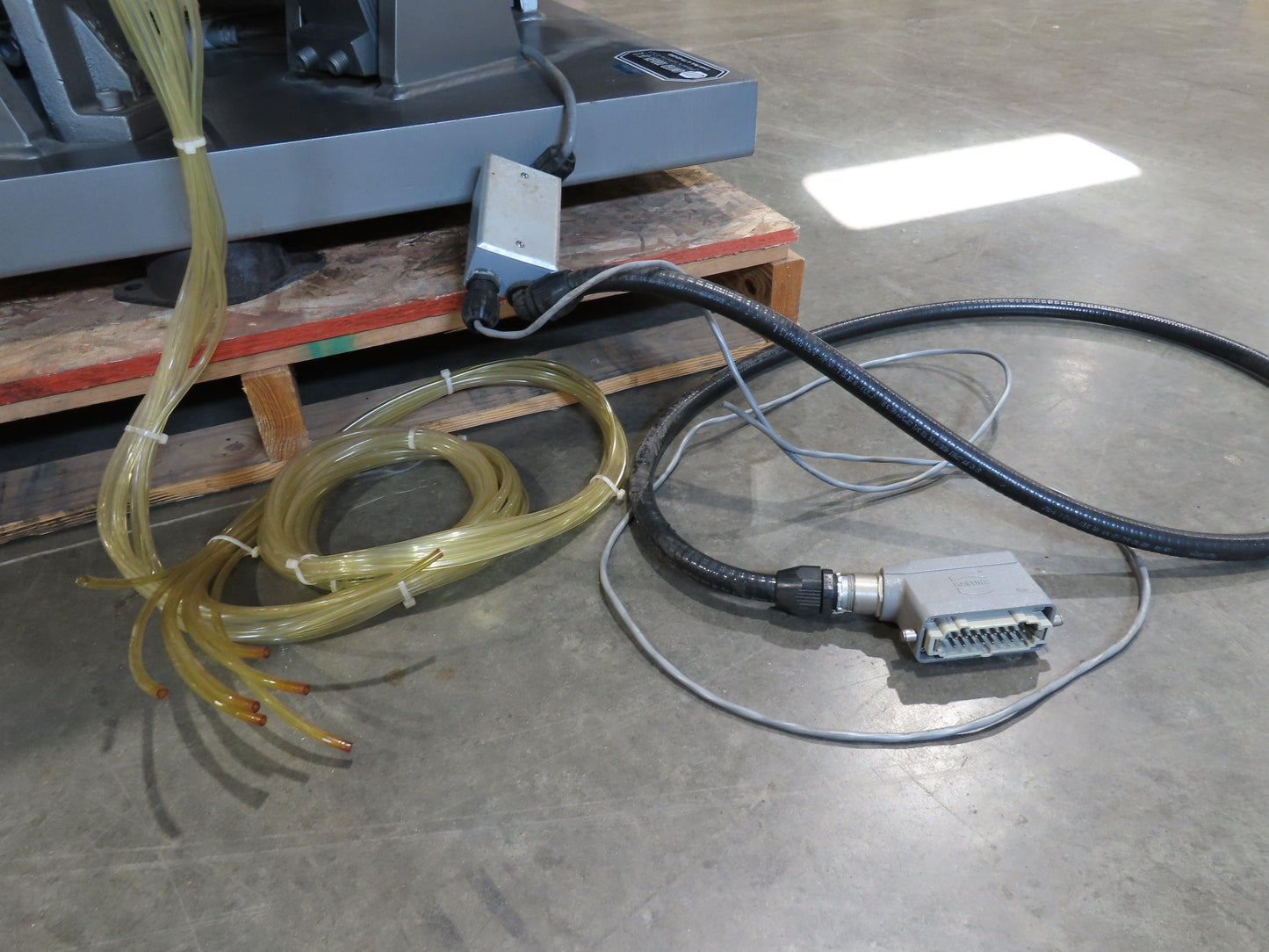 United Toolers Vibratory Parts Feeder 66" Stainless Bowl 115V