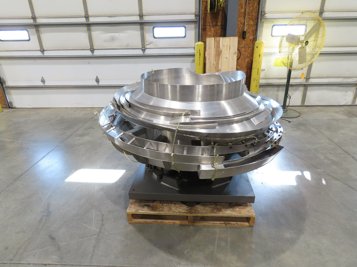 United Toolers Vibratory Parts Feeder 66" Stainless Bowl 115V