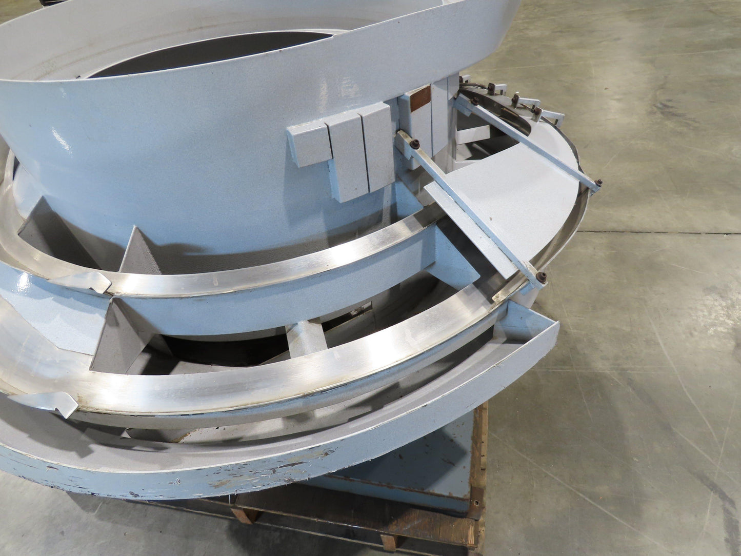 Fortville Feeders Vibratory Parts Feeder 60" Stainless Bowl 115V