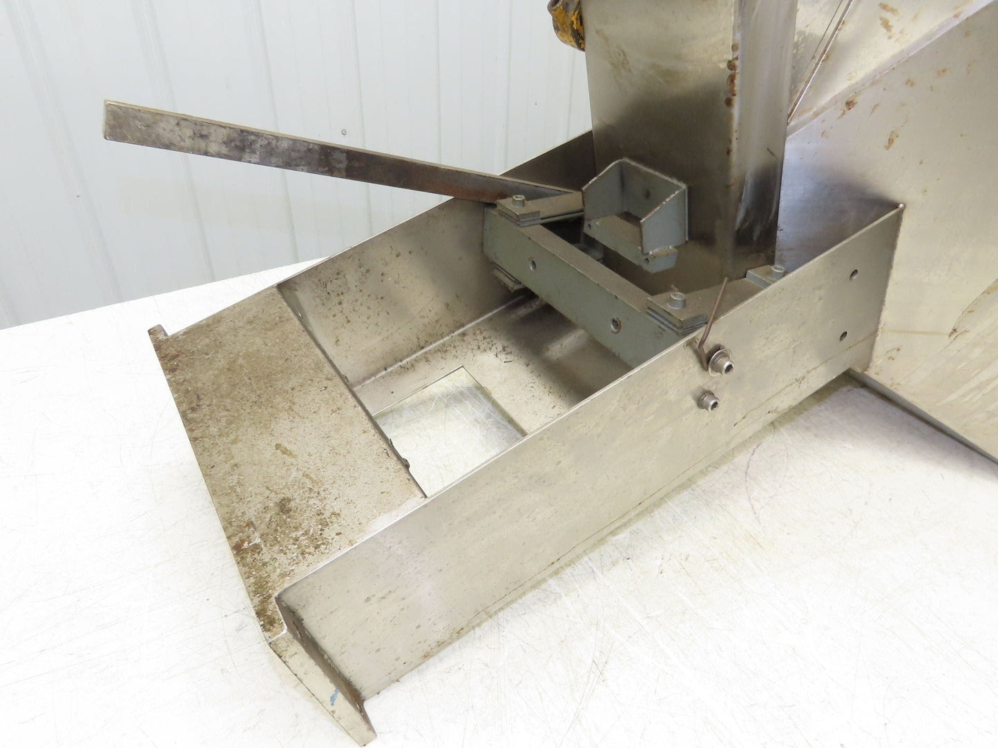 Haumiller Pneumatic Vibratory Parts Feeder Bin 24x24" Stainless Hopper