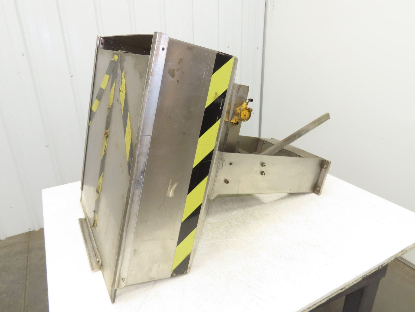 Haumiller Pneumatic Vibratory Parts Feeder Bin 24x24" Stainless Hopper