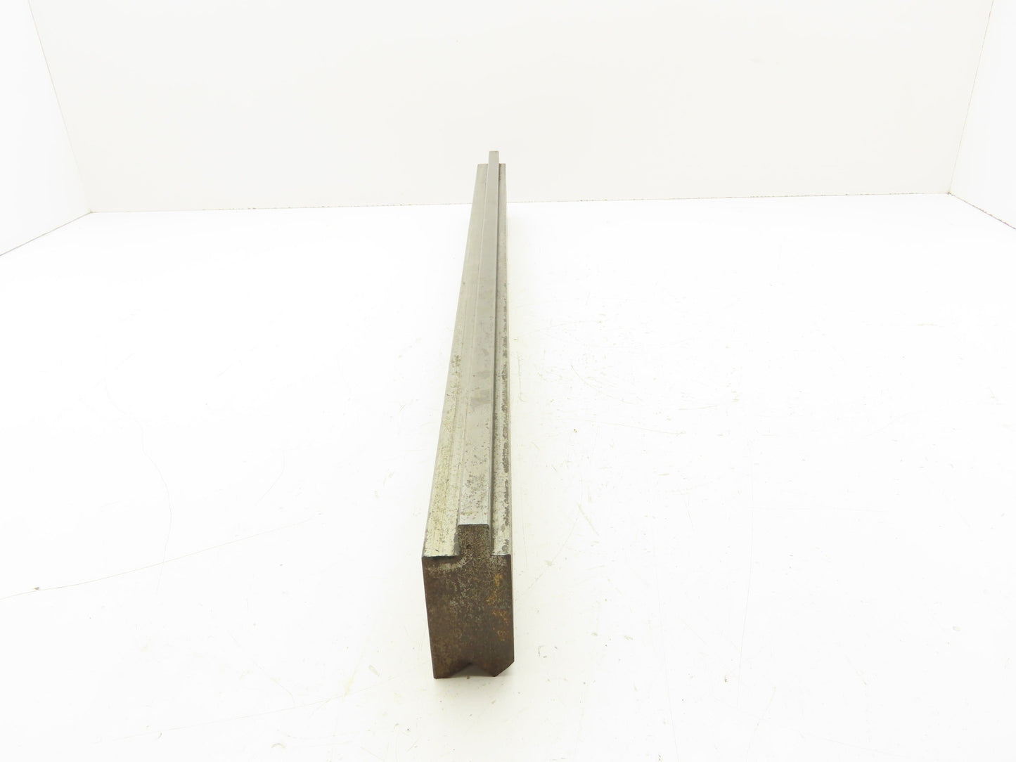 Press Brake Die 29-5/8" Long 90° V 1/2" Tang 1-7/16" W 2-3/4"H Offset