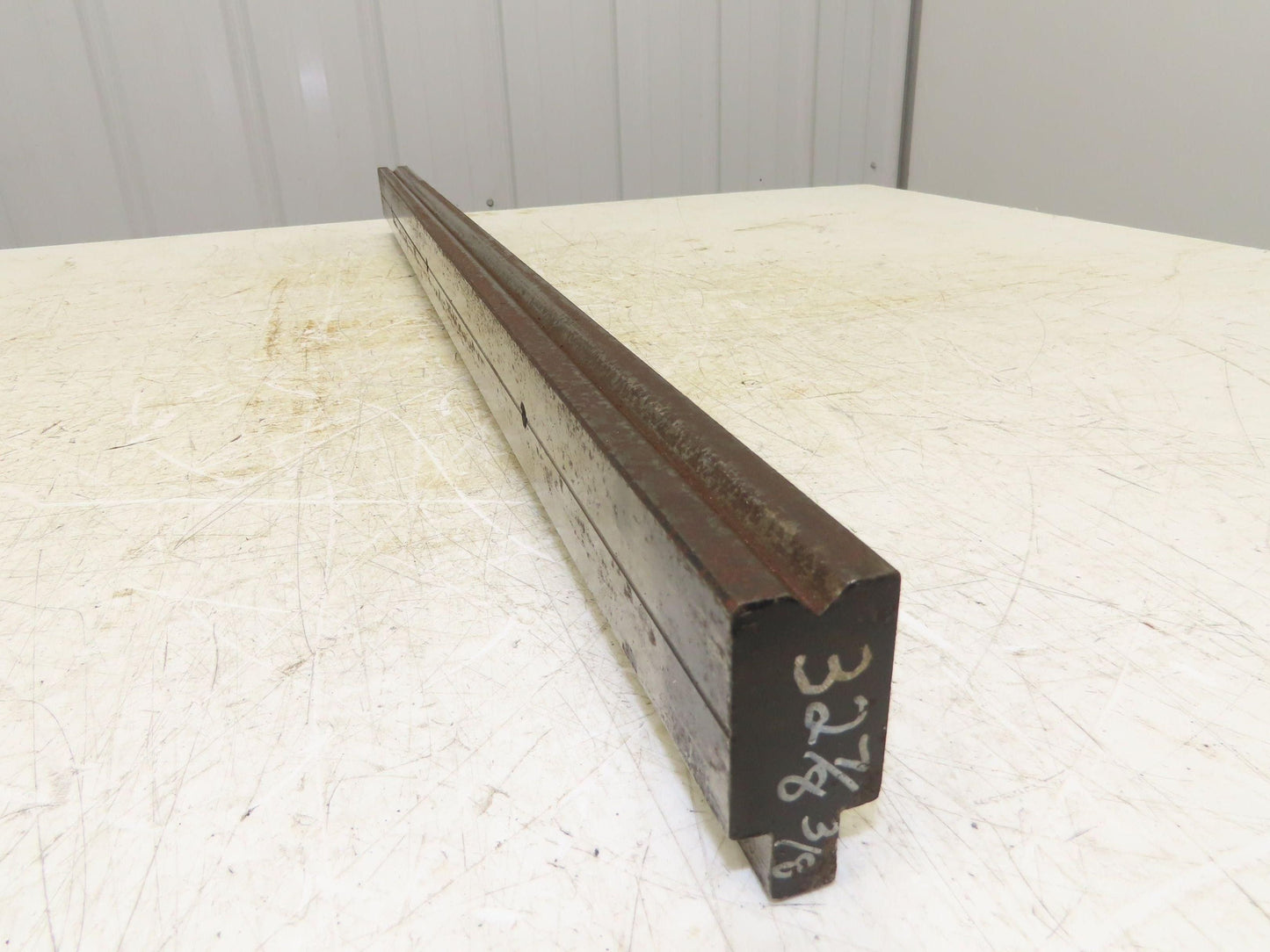 Press Brake Die 32-7/8" Long 90° V 1/2" Tang 1-7/64" W 1-3/4" H 11/32x3/16" V
