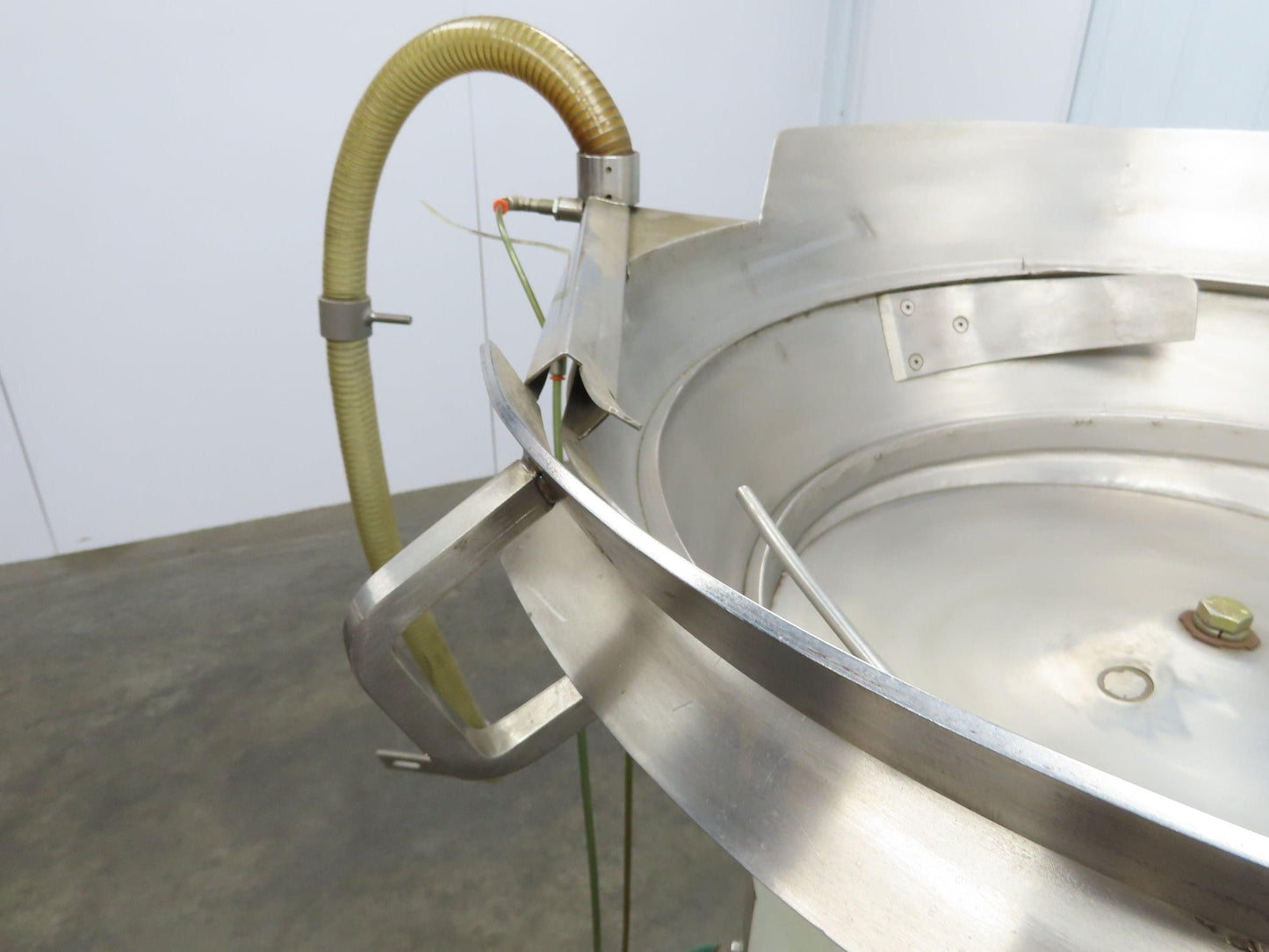 3 Master AO 40D Vibratory Small Parts Feeder 26" Stainless Bowl 115V 60"Pedestal