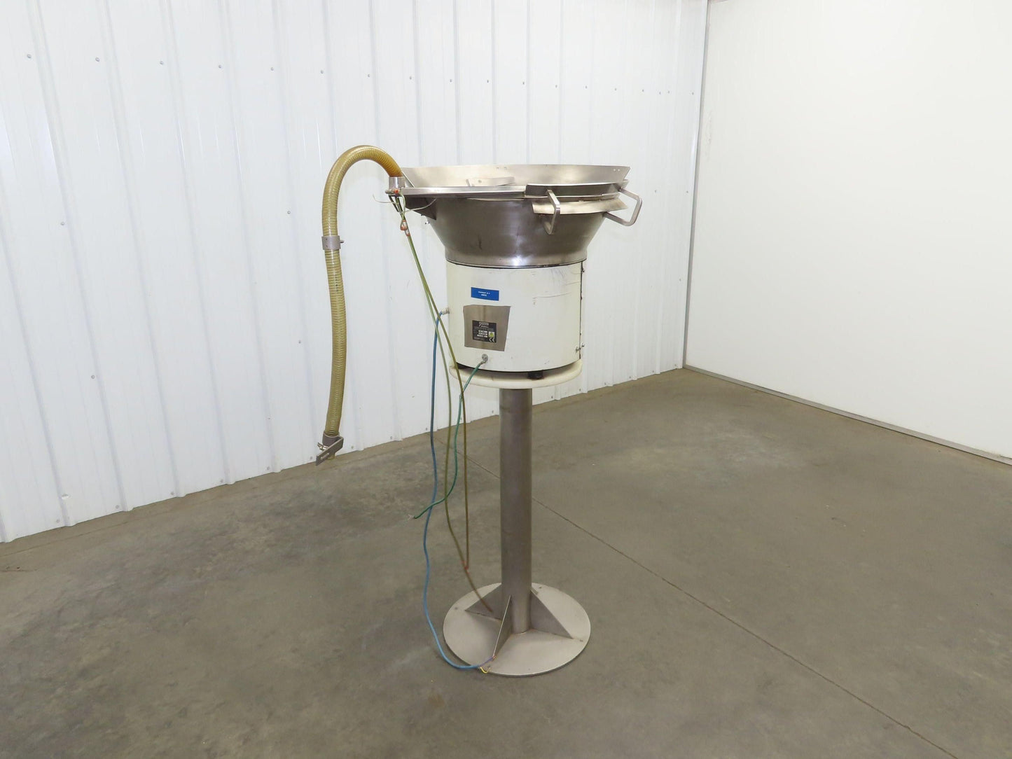 3 Master AO 40D Vibratory Small Parts Feeder 26" Stainless Bowl 115V 60"Pedestal