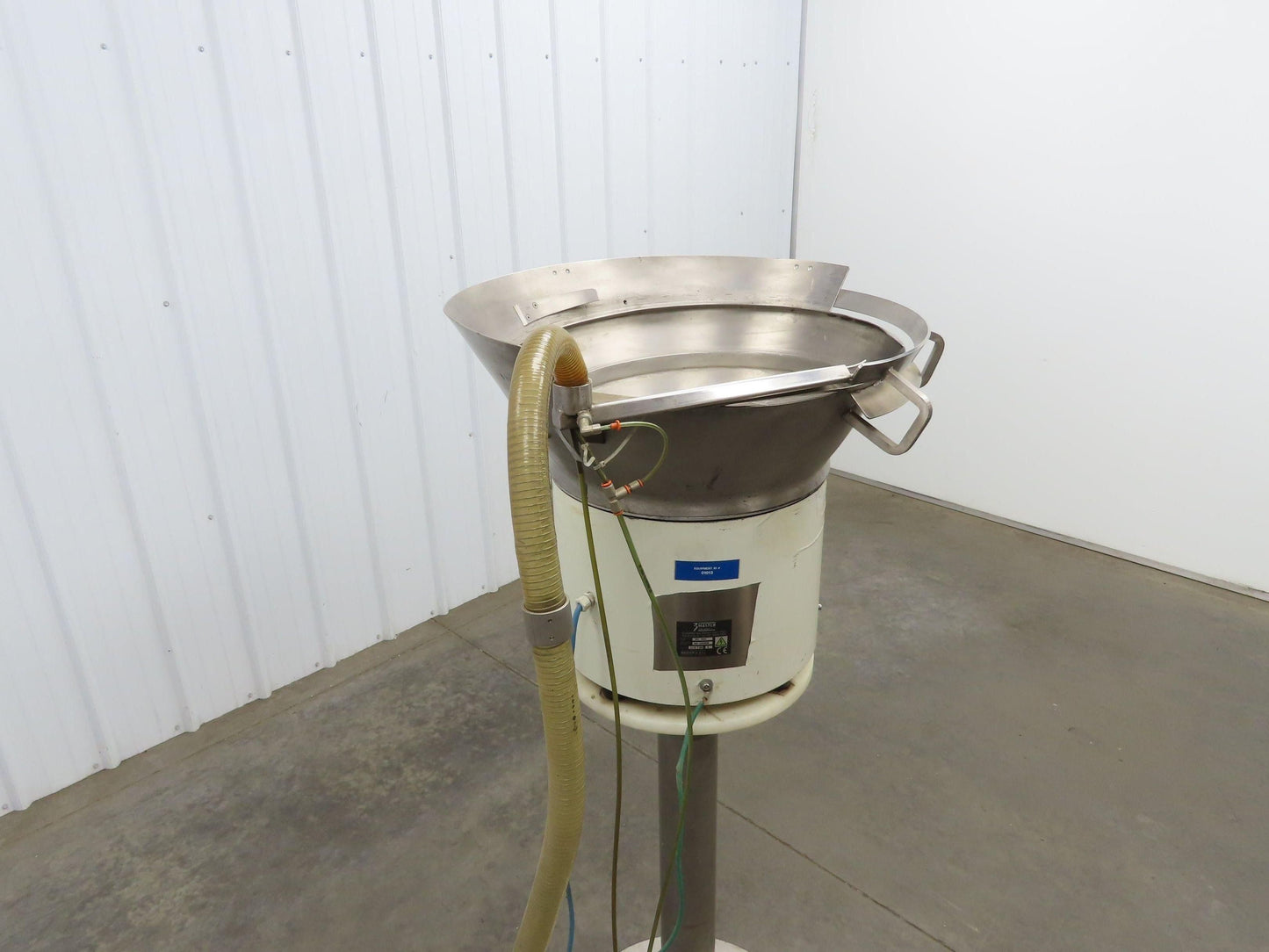 3 Master AO 40D Vibratory Small Parts Feeder 26" Stainless Bowl 115V 60"Pedestal