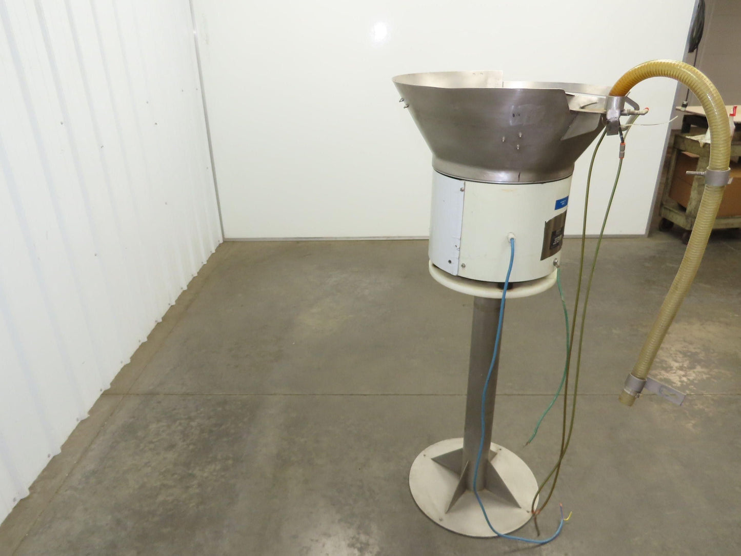 3 Master AO 40D Vibratory Small Parts Feeder 26" Stainless Bowl 115V 60"Pedestal